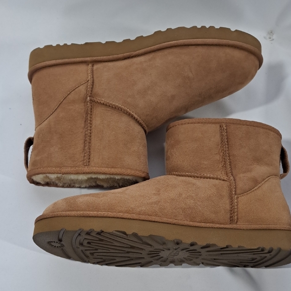 UGG Brown Ankle Boots with Cream Lining - Picture 3 of 13